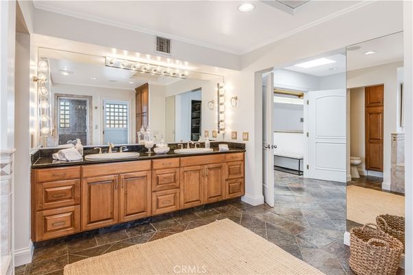 Bathroom, Dual Sink Vanities, Interior, Recessed Lighting