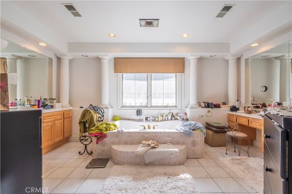 Bathroom, Interior, Recessed Lighting