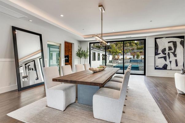 Chandelier, Dining room, Interior, Recessed Lighting, Wood Texture Flooring