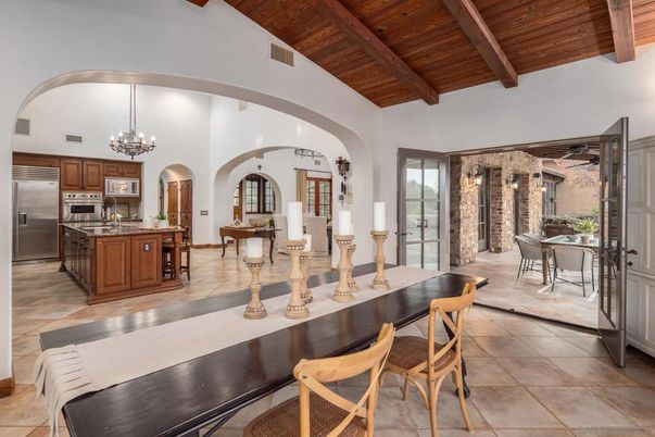 Chandelier, Dining room, Interior, Kitchen, Stainless Steel Appliances, Wooden Beams, Wooden Ceilings