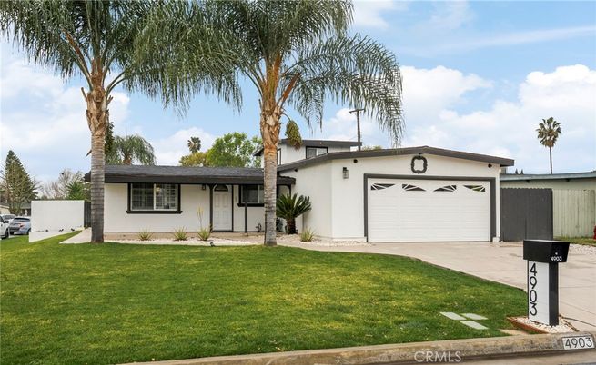Attached, Exterior, Facade, Ranch