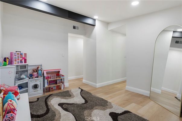 Interior, Recessed Lighting, Wood Texture Flooring