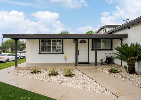 Exterior, Facade, Ranch
