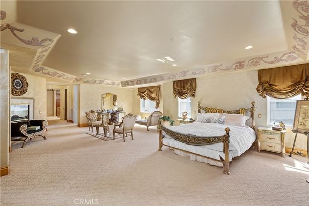 Bedroom, Dining room, Fireplace, Interior, Recessed Lighting, Water