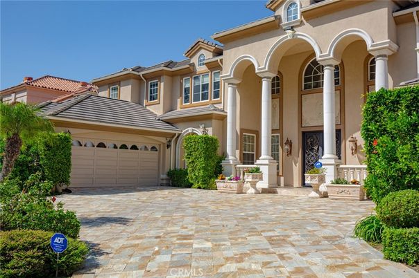 Attached, Exterior, Facade, Mediterranean