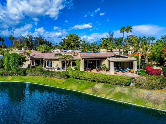 Exterior, Lake