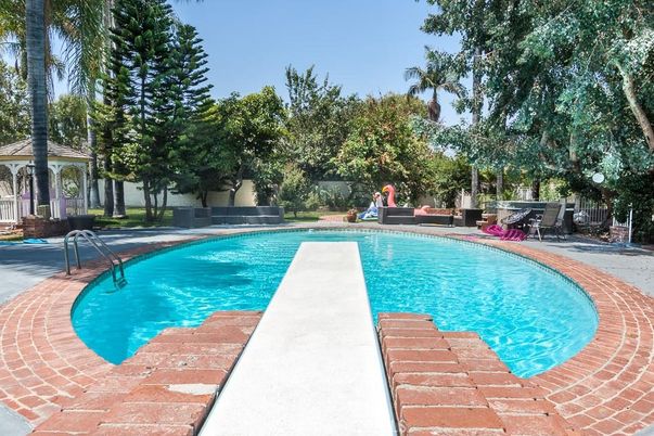 Exterior, Pool