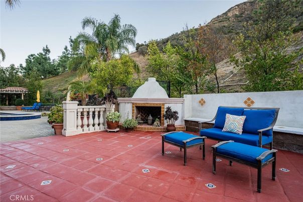 Exterior, Fireplace
