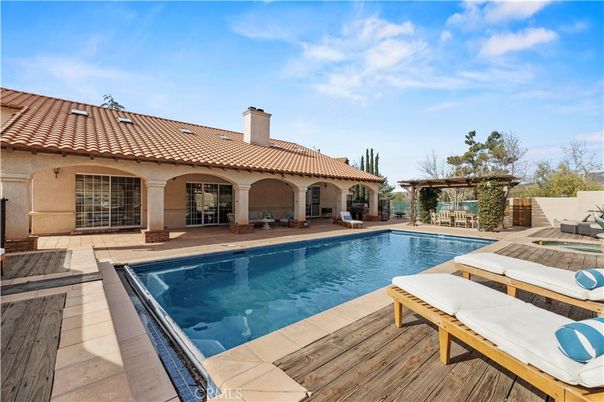 Exterior, Pool