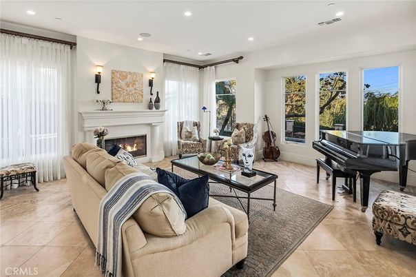 Fireplace, Interior, Living room, Piano, Recessed Lighting