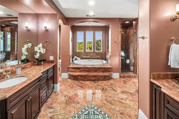 Bathroom, Dual Sink Vanities, Interior, Recessed Lighting