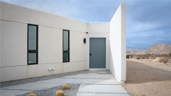 Exterior, Facade, None