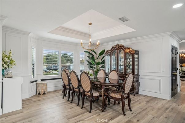 Chandelier, Dining room, Interior, Recessed Lighting, Wood Texture Flooring
