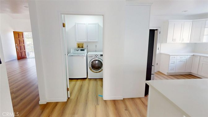 Interior, Utility Closets, Washer, Wood Texture Flooring