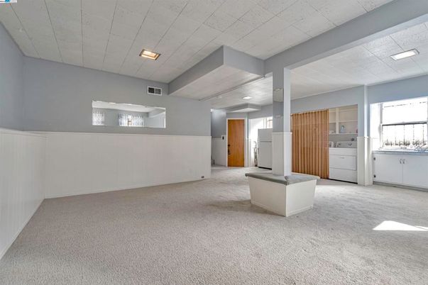 Empty room, Interior, Recessed Lighting