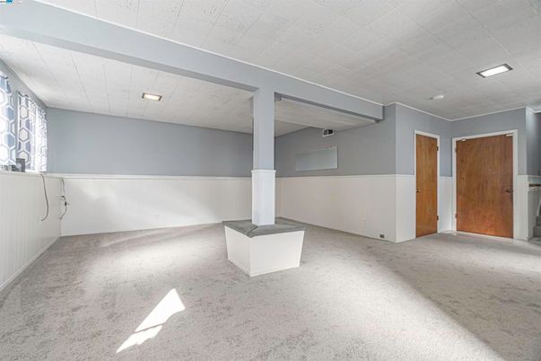 Empty room, Interior, Recessed Lighting