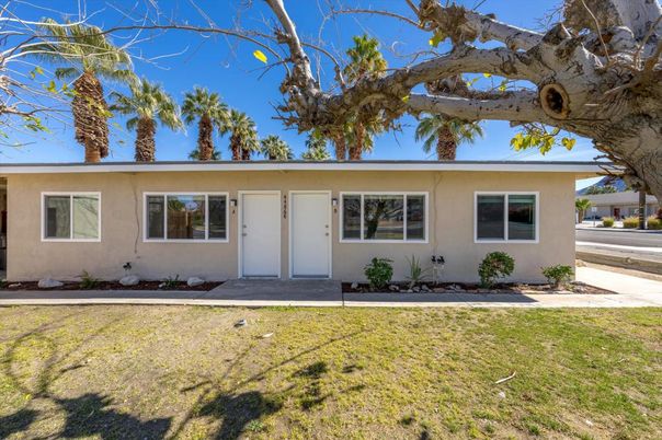 Backyard, Exterior, Facade, Ranch