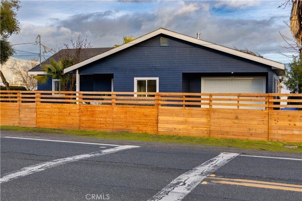 Attached, Exterior, Facade, Ranch