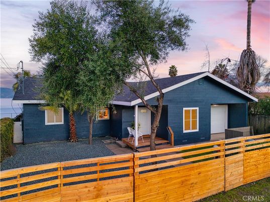 Backyard, Exterior, Facade, Ranch