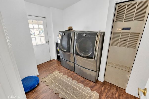 Interior, Washer, Wood Texture Flooring