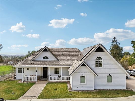 Exterior, Facade, Farmhouse