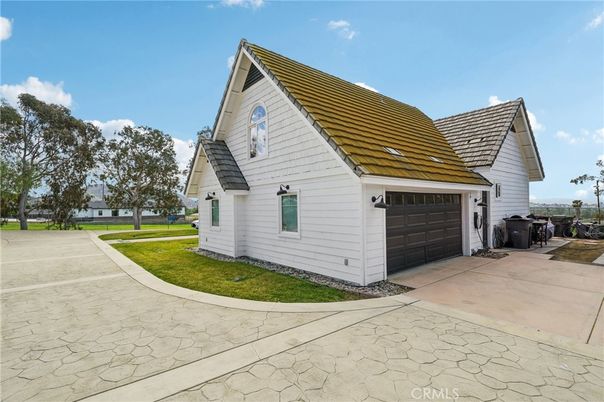 Exterior, Facade, Farmhouse