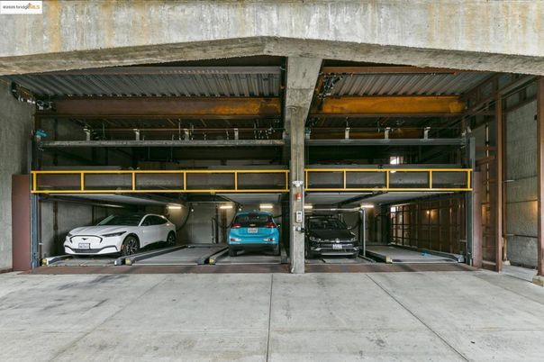 Exterior, Garage