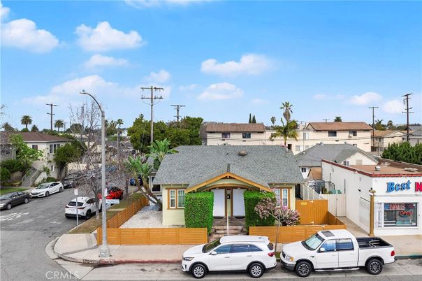 Exterior, Facade, Mediterranean