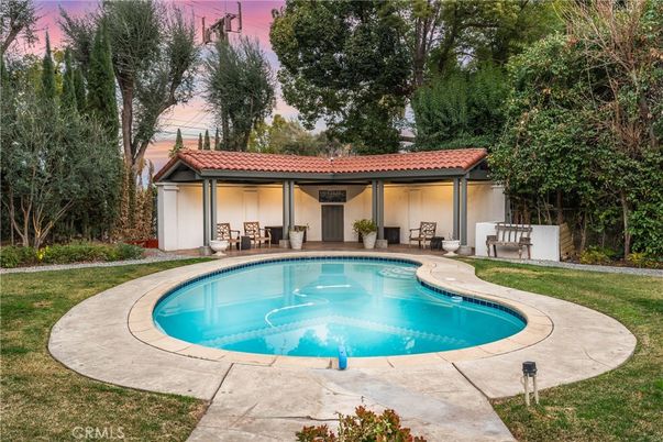 Exterior, Pool