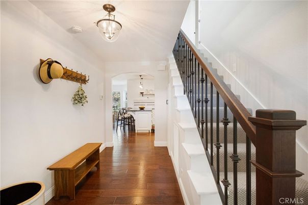 Interior, Pendant Lights, Wood Texture Flooring