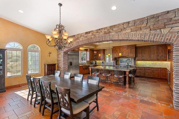 Chandelier, Dining room, Interior, Kitchen, Pendant Lights, Recessed Lighting, Stone Walls