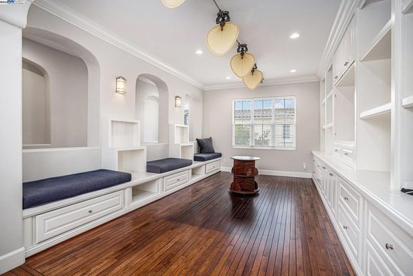 Interior, Recessed Lighting, Walk-in Closets, Wood Texture Flooring