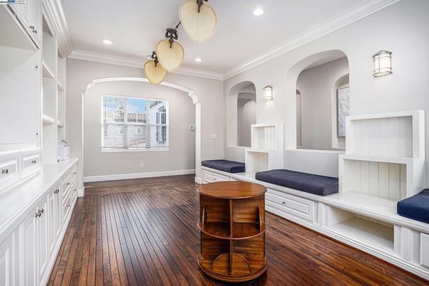 Interior, Pendant Lights, Recessed Lighting, Wood Texture Flooring