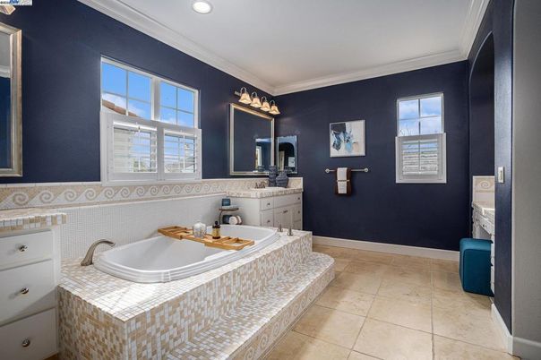 Bathroom, Dual Sink Vanities, Interior, Recessed Lighting