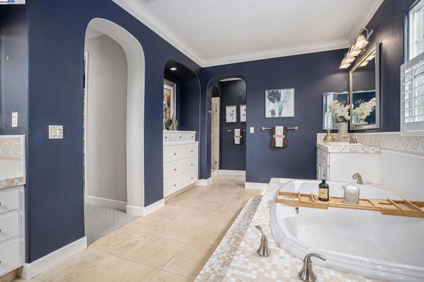 Bathroom, Dual Sink Vanities, Interior