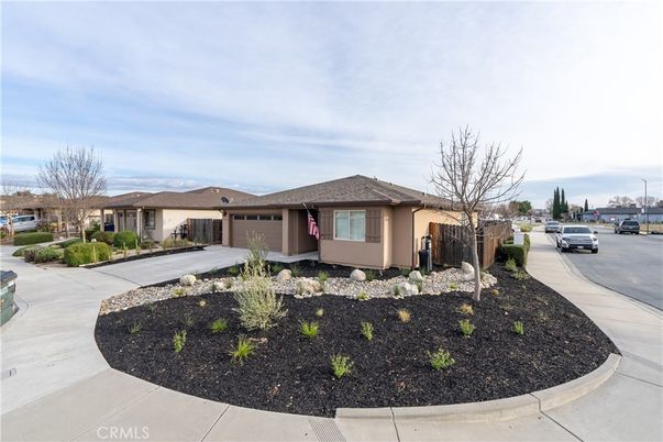 Attached, Exterior, Facade, Ranch