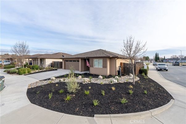 Attached, Exterior, Facade, Ranch