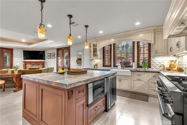 Dining room, Interior, Kitchen, Pendant Lights, Recessed Lighting, Stainless Steel Appliances