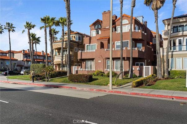 Exterior, Facade, Condo Building