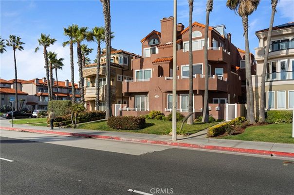 Exterior, Facade, Condo Building