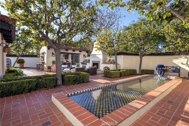 Exterior, Fireplace, Pool