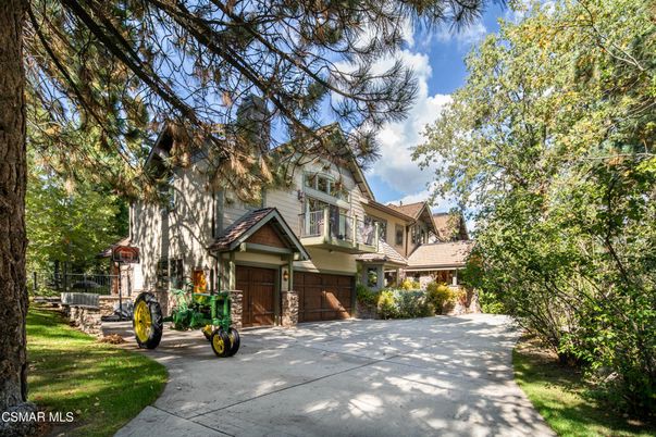 Backyard, Exterior, Facade, Queen Anne Victorian