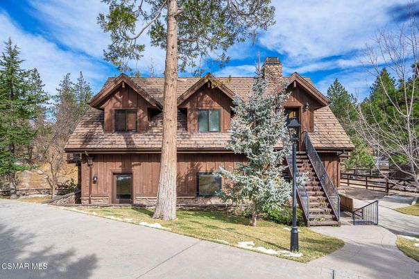 Exterior, Facade, Log Home