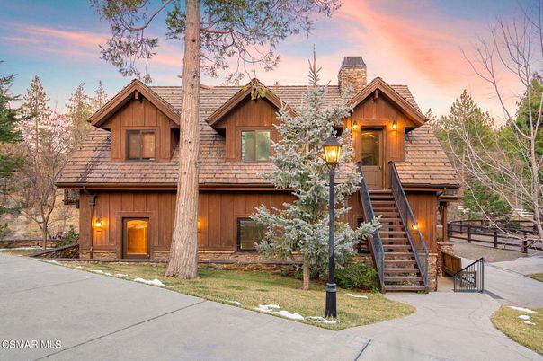 Exterior, Facade, Log Home