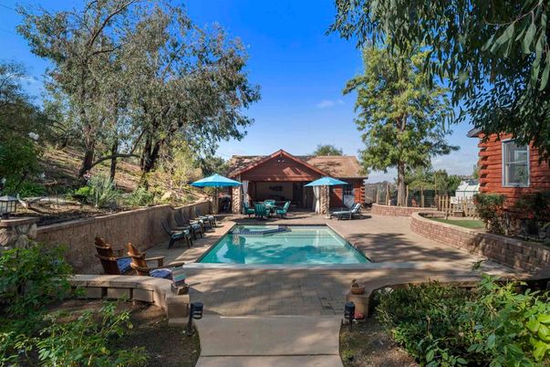 Exterior, Pool