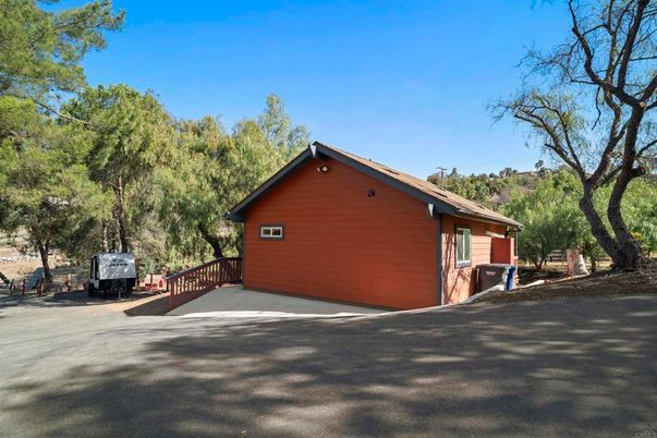 Detached Garage, Exterior