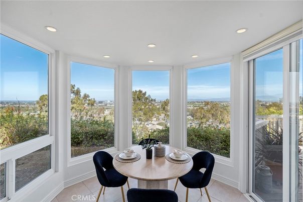 Dining room, Interior, Recessed Lighting