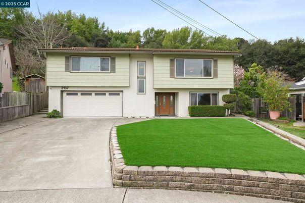 Attached, Exterior, Facade, Raised Ranch