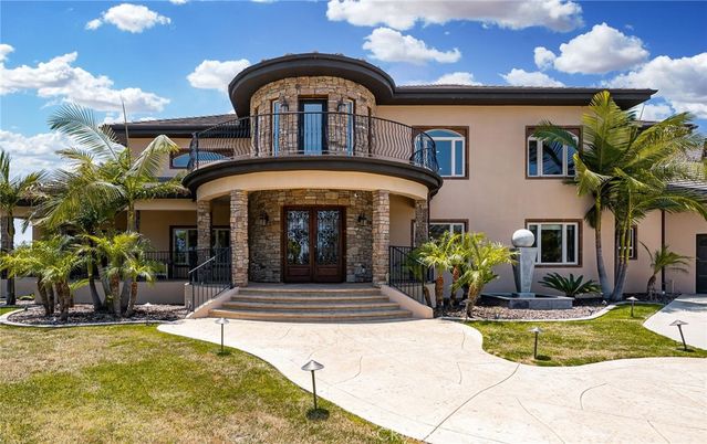 Exterior, Facade, Mediterranean