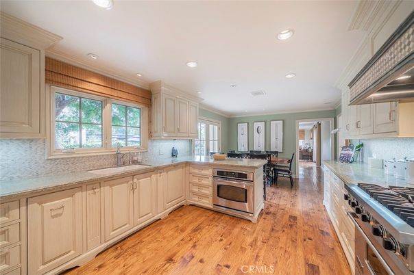 Dining room, Interior, Kitchen, Recessed Lighting, Stainless Steel Appliances, Wood Texture Flooring